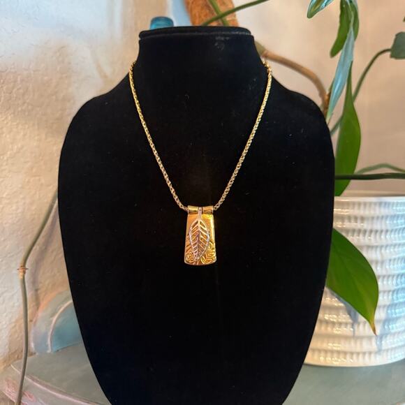 Liz Claiborne Gold Tone Pendant & Necklace - Picture 4 of 8